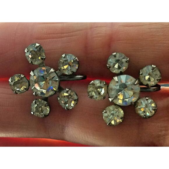 Vintage Weiss Flower Rhinestone Screw Back Earrings, 1950's , 3/4 Inch - Picture 4 of 10
